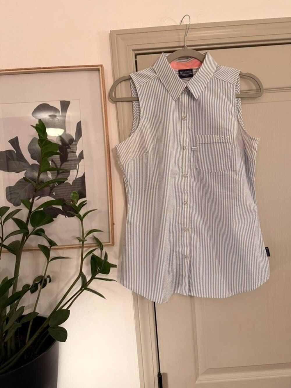 Columbia PFG Sleeveless Fishing Shirt Womens Blue White Stripe Vented Small FLAW